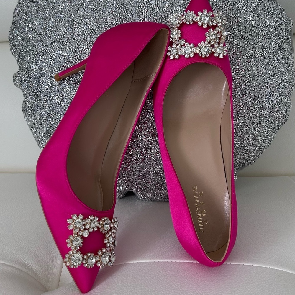 NWOT 💖 Pink Satin Heels with crystal - Picture 4 of 17